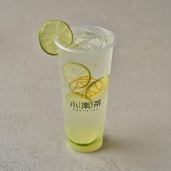 Iced Coconut Water with Lemon 暴打椰青柠檬茶（固定糖冰）